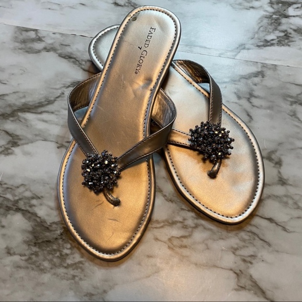 Faded Glory Beaded Thong Sandals 7